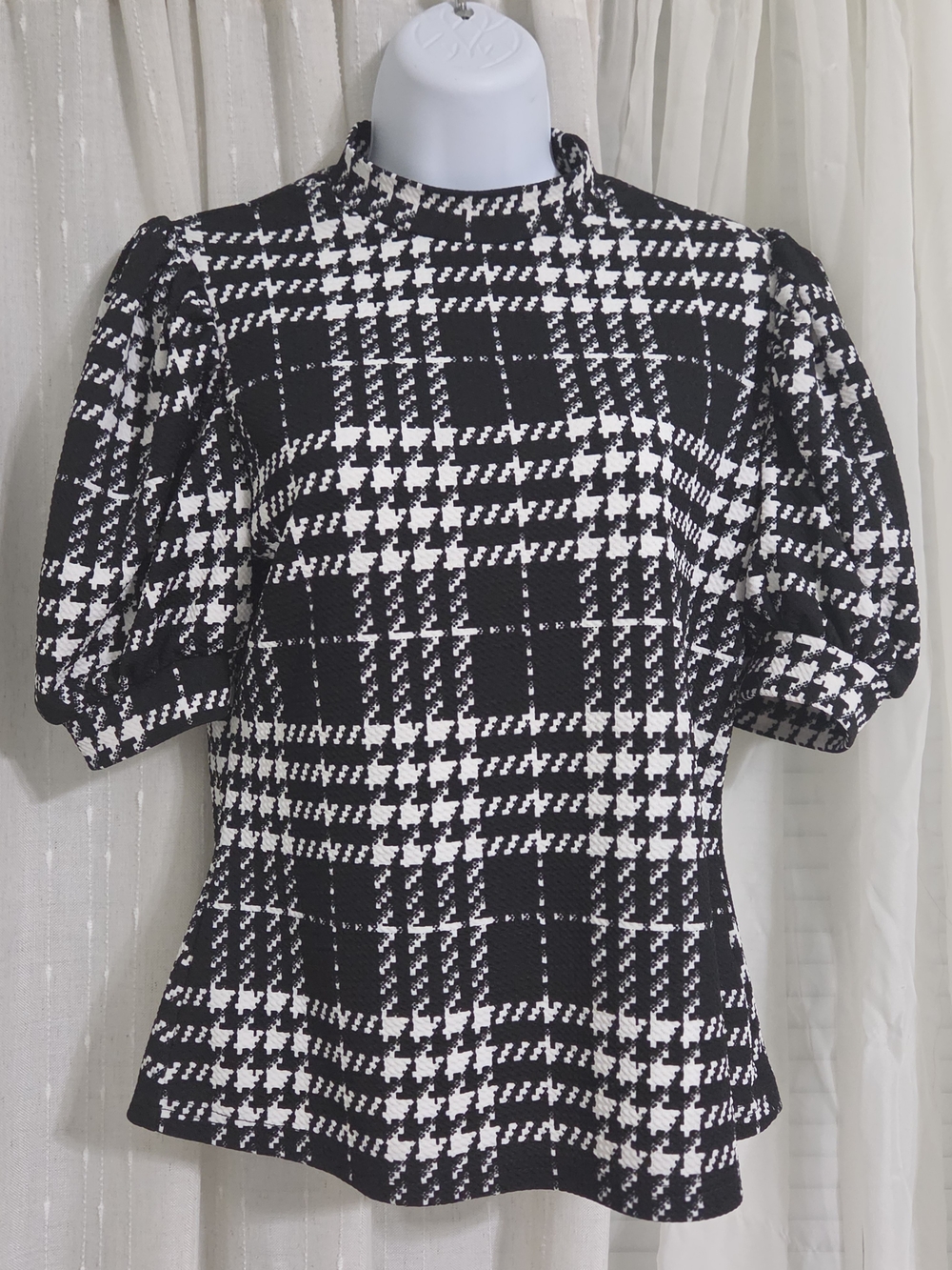SHEIN Black & White Houndstooth Puff Sleeve Top